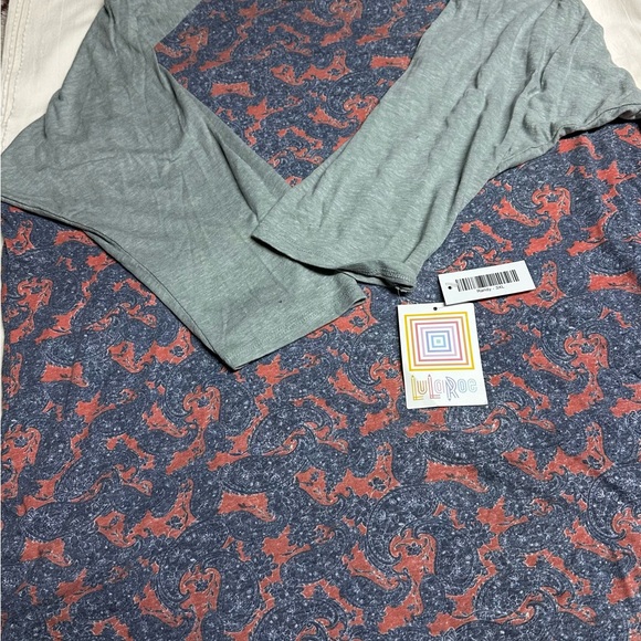LuLaRoe Women’s Randy Tee Top, Size 3XL, NWT - Picture 3 of 5